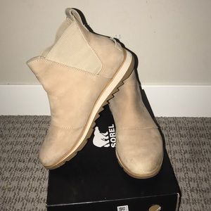 Sorel Chelsea Harlow boots, sandy tan color women’s size 9